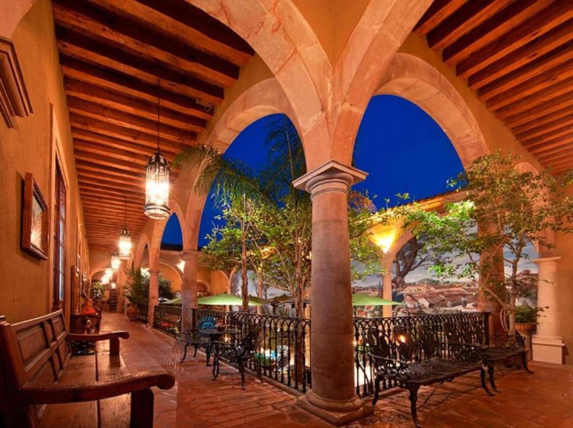 Mansion De Los Suenos パツクアロ エクステリア 写真